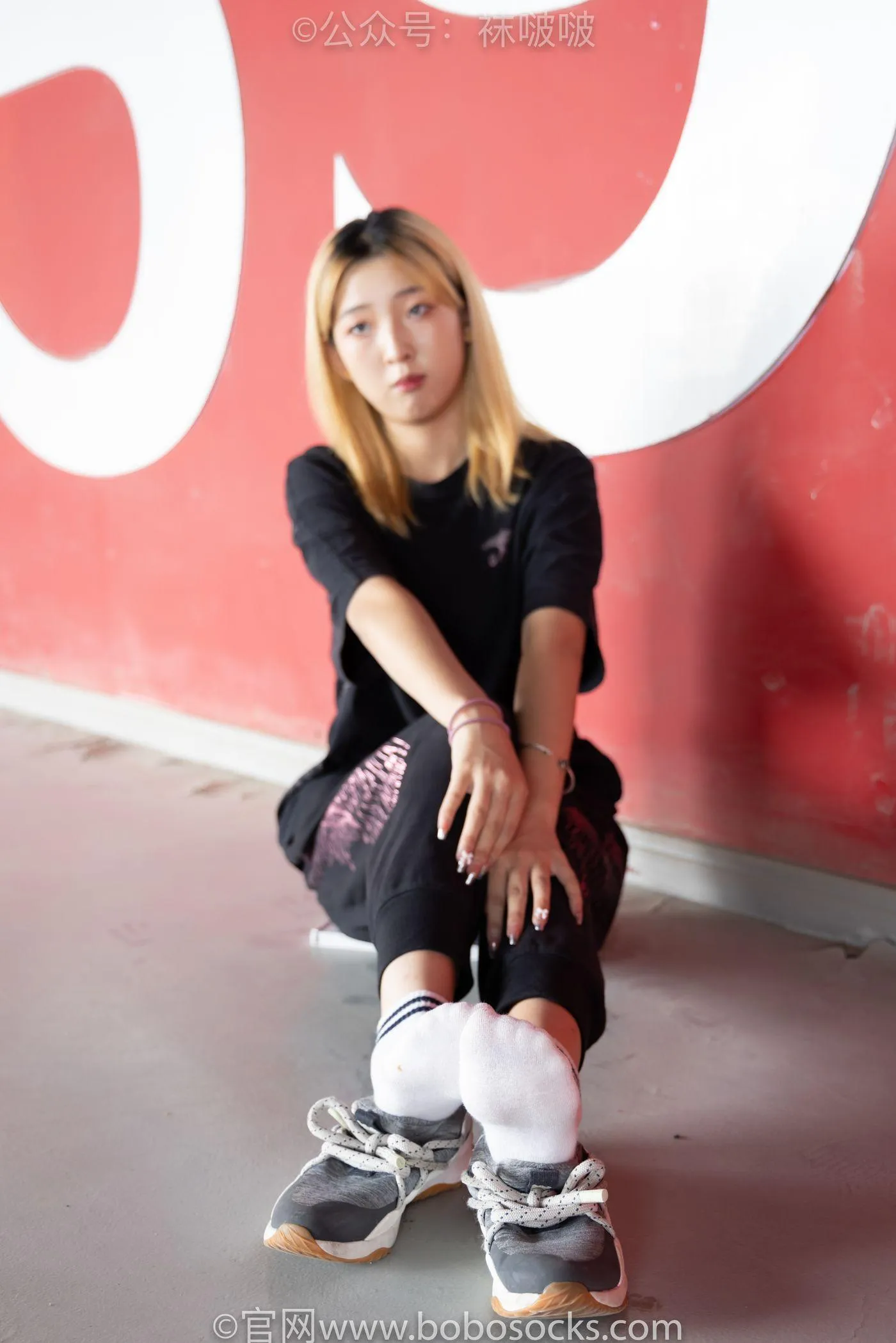 [BoBoSocks袜啵啵]NO.018 木木-运动鞋、白棉袜、裸足 [136P]插图7